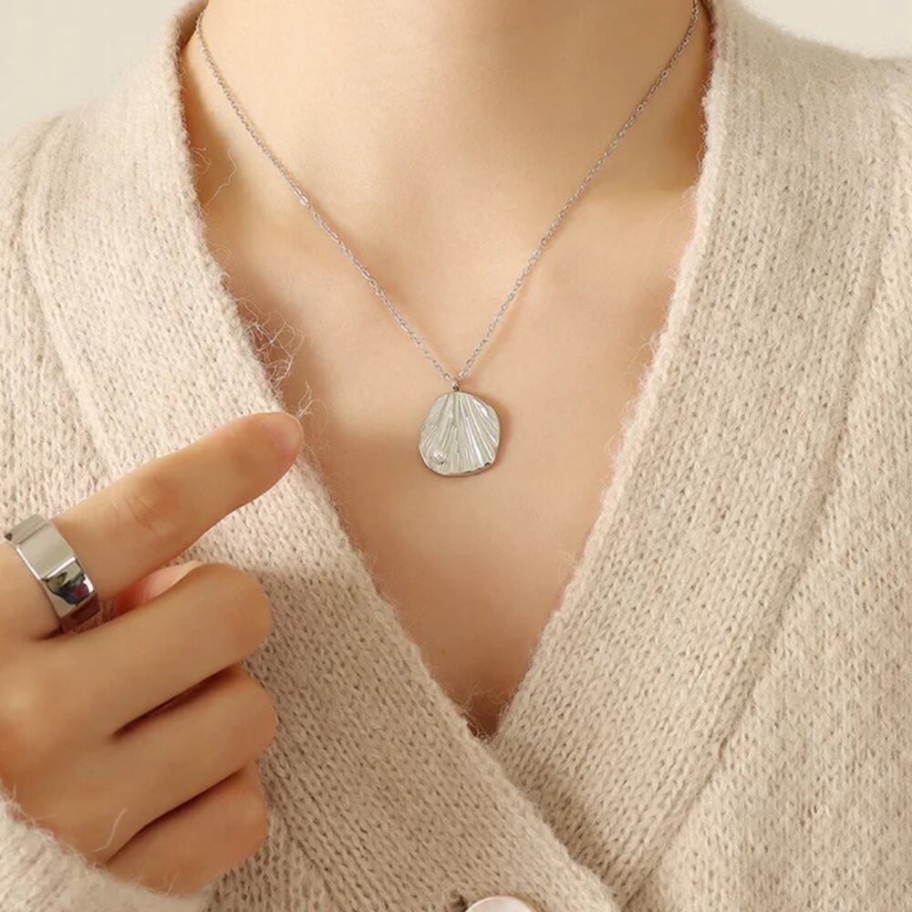 NEW 18K white gold plated freshwater pearl shell pendant necklace jewelry B21B
